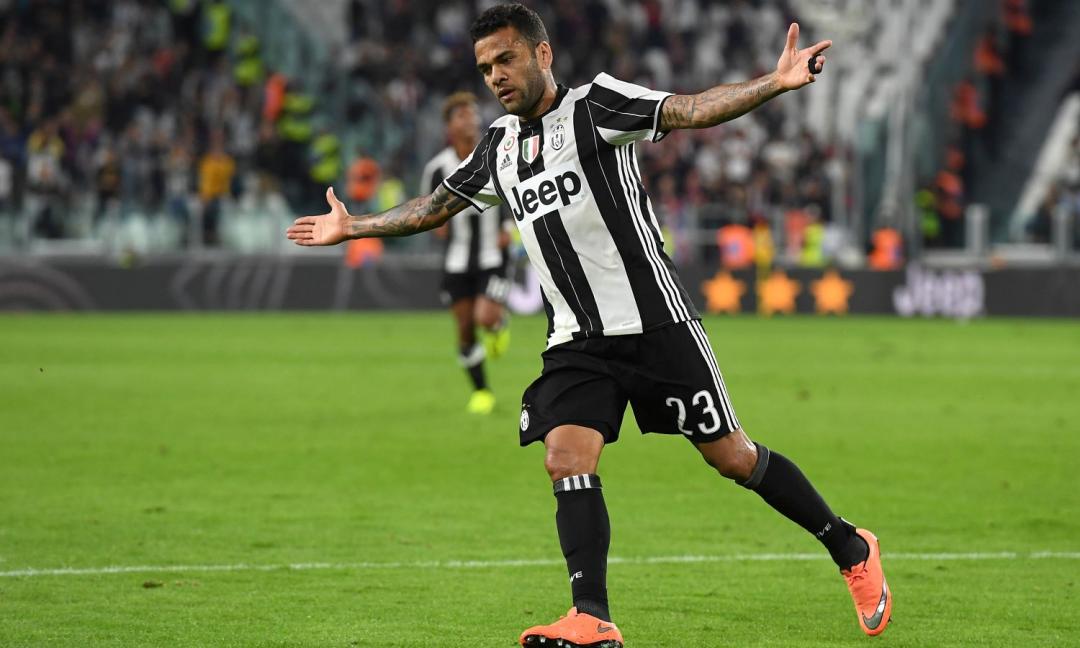 Dani Alves risponde ancora a Premium: 'Lasciatemi in pace!'