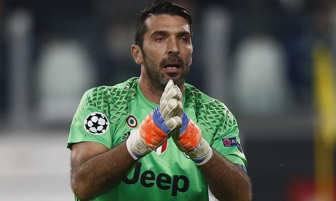 Altro attacco da Napoli: 'Juve scorretta a Roma. Guardate Buffon...'