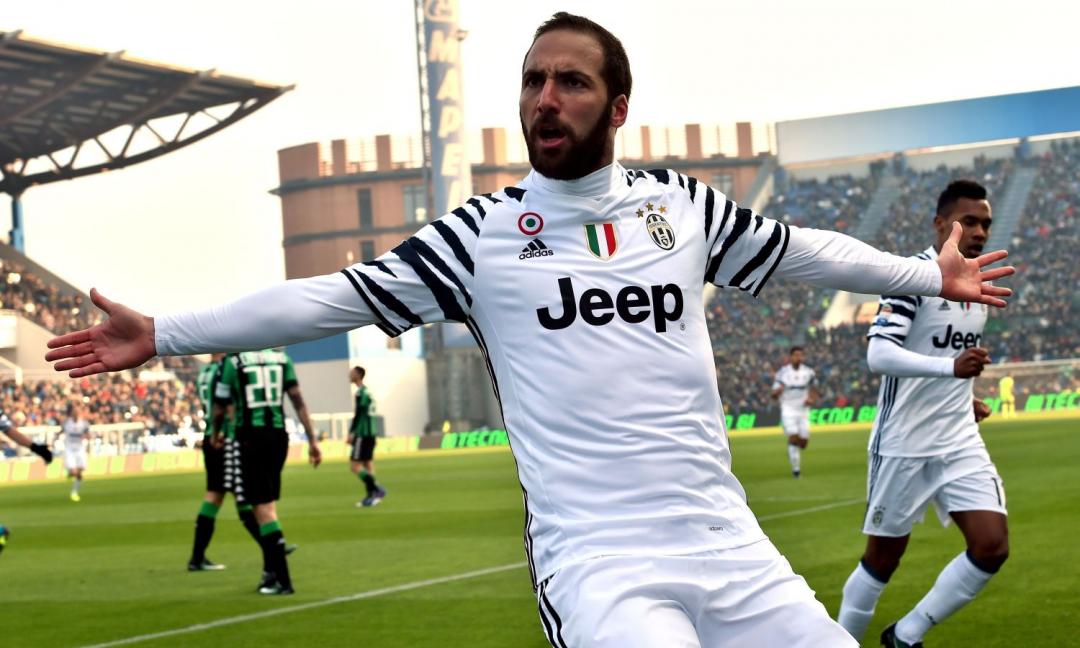 Juventus, la carica di Higuain: Juventus, la carica di Higuain: