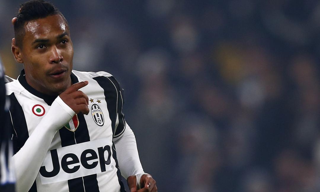 La Juve lo blinda, ma il Chelsea non molla: super offerta per Alex Sandro
