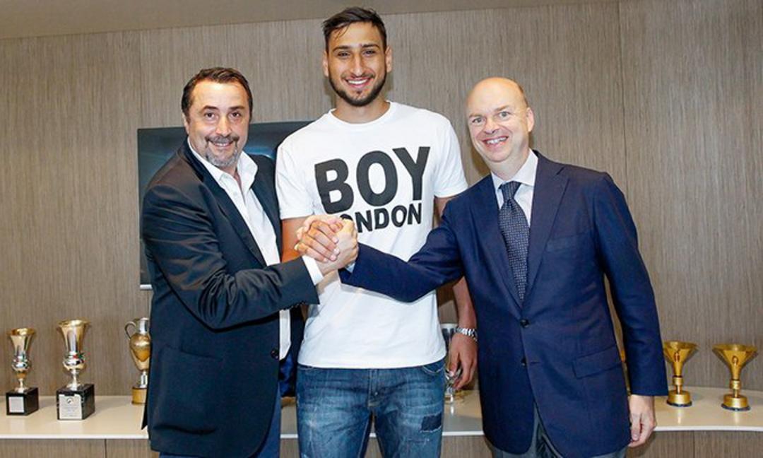 Risultati immagini per donnarumma firma