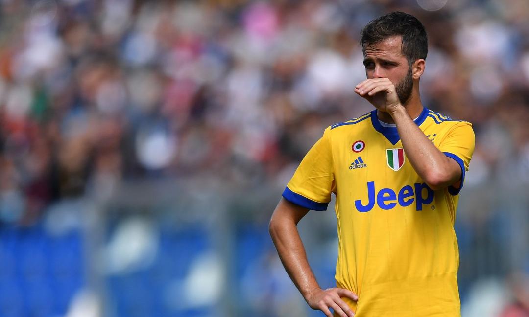 Juve, lesione distrattiva per Pjanic: il centrocampista salta l'Atalanta Juve, lesione distrattiva per Pjanic: il centrocampista salta l'Atalanta