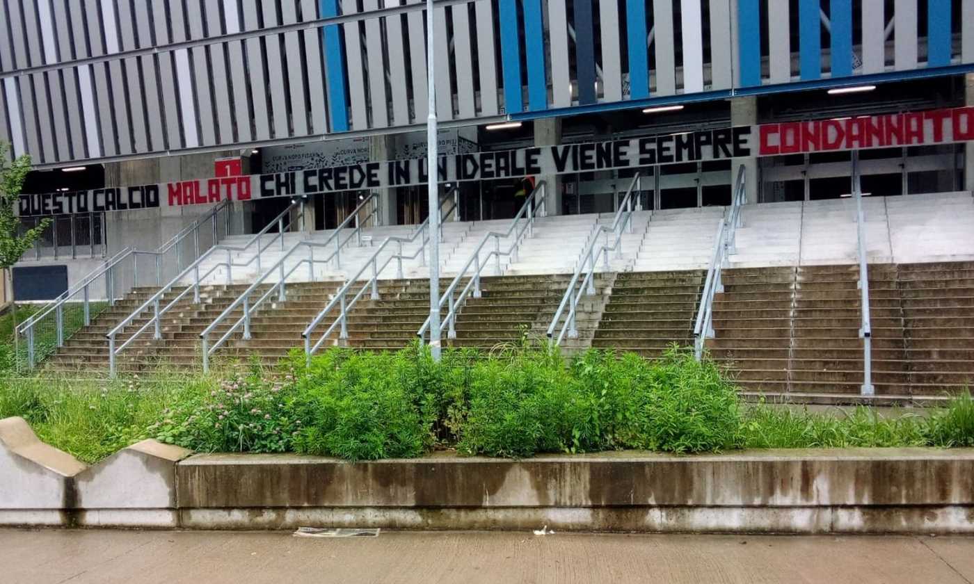 Cori Razzisti Verso Vlahovic La Risposta Degli Ultras Dell Atalanta