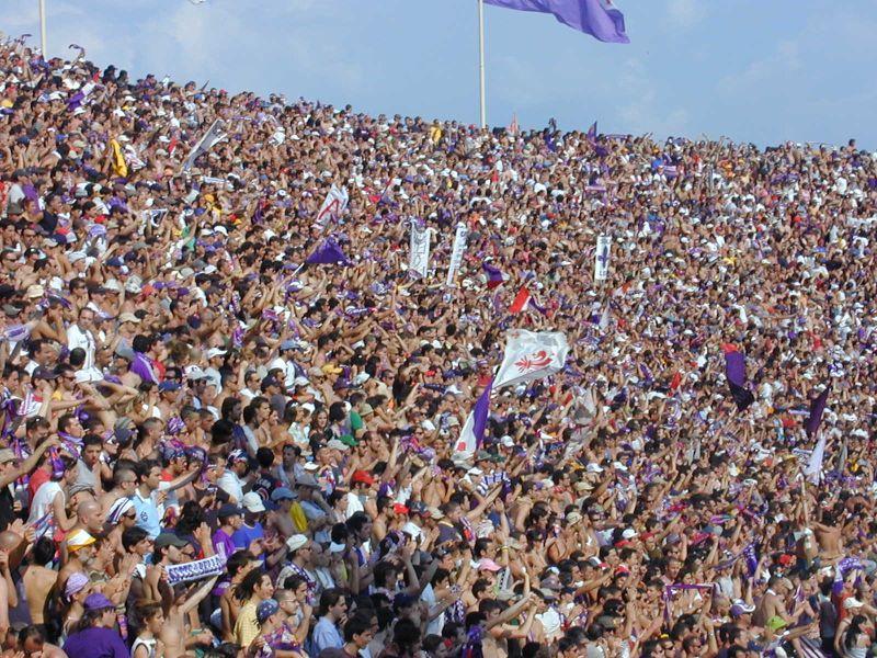 Cagliari, tifoso muore d'infarto. Gli ultras Fiorentina cantavano: 'Devi morire!'