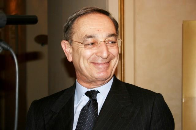 Guerra tra virologi, Tarro fa causa a Burioni: l'avvocato è Taormina che difende gli ultras della Juve