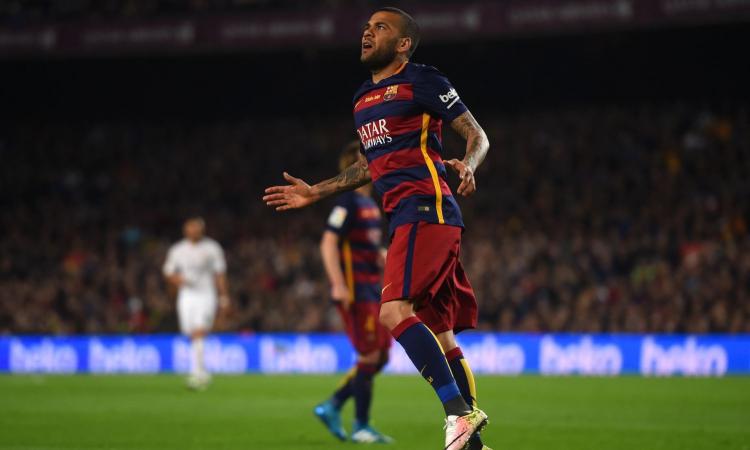 Dani Alves non ci sarà contro il Napoli: l'ex bianconero fuori dalla lista UEFA