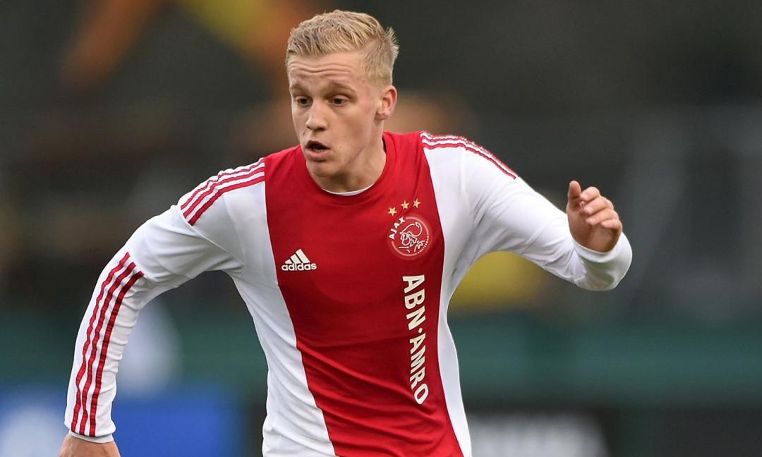 Real Madrid vicino a van de Beek: mollato Pogba, ora c'è solo la Juve