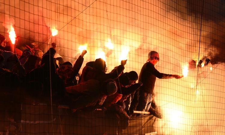 Tragedia a Bilbao: scontri tra tifosi dell’Athletic e dello Spartak, muore un poliziotto