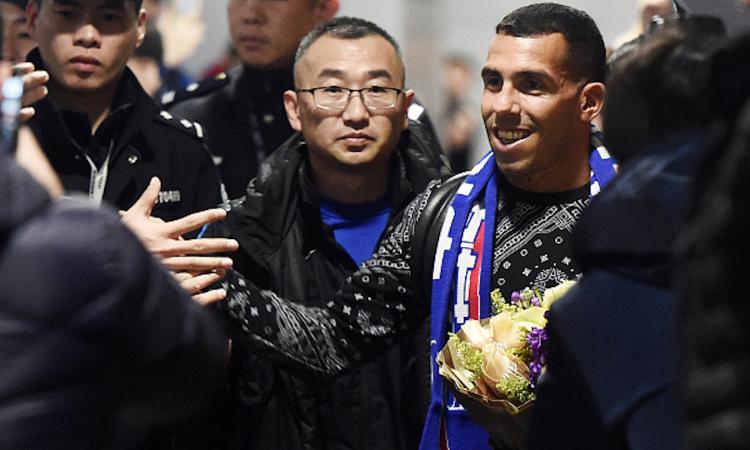 Sorpresa Tevez in Cina: i tifosi sono infuriati e lo fischiano