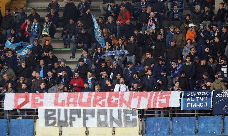 De Laurentiis ha spaccato il Napoli, i tifosi stanno con Sarri FOTO