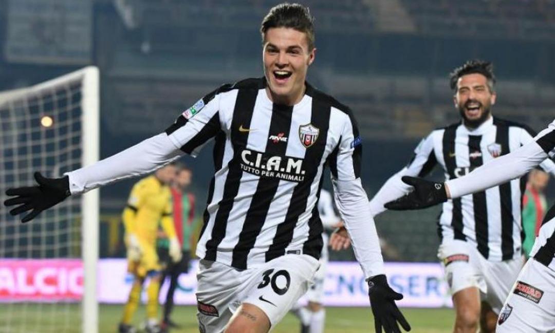 L'Ascoli riscatta Favilli. Ora la palla passa alla Juve