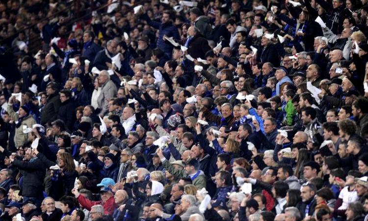Inter, i cori anti-Napoli 'valgono meno' per il Giudice Sportivo