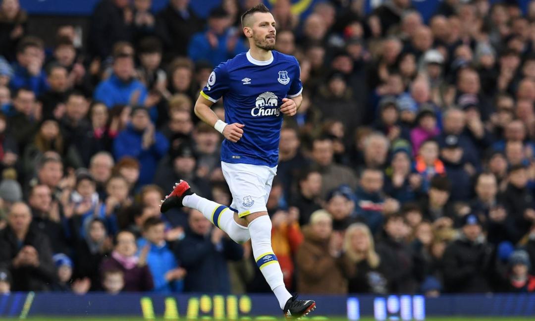 Roma, sondato Schneiderlin! C'è anche un obiettivo della Juve