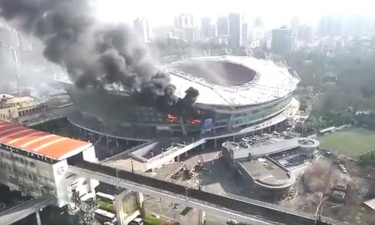 Tevez, che paura! Lo stadio dello Shanghai Shenhua va a fuoco