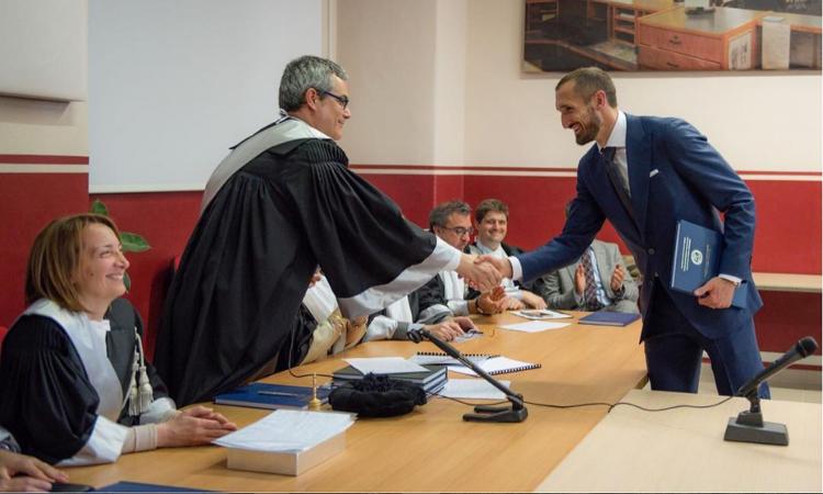 Chiellini e la laurea: 'Più di un mese per preparare gli esami. Ero teso perché...'