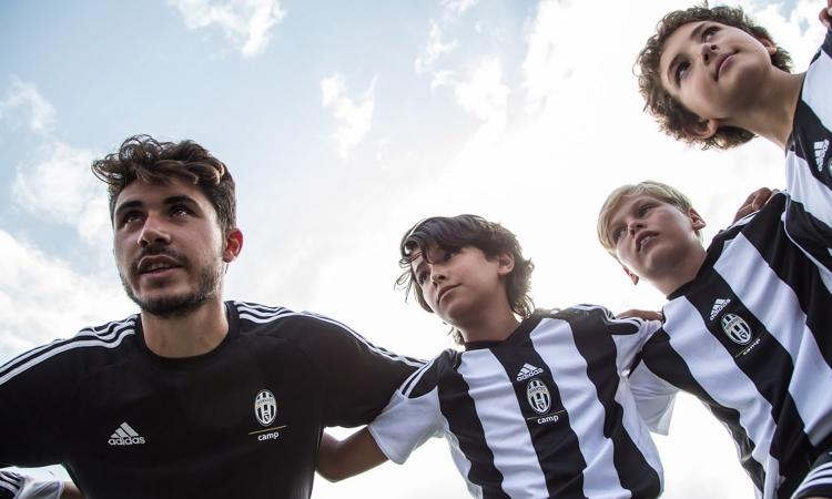 Juventus Summer Camp: i ragazzi scrivono CR7 sul campo, la FOTO virale