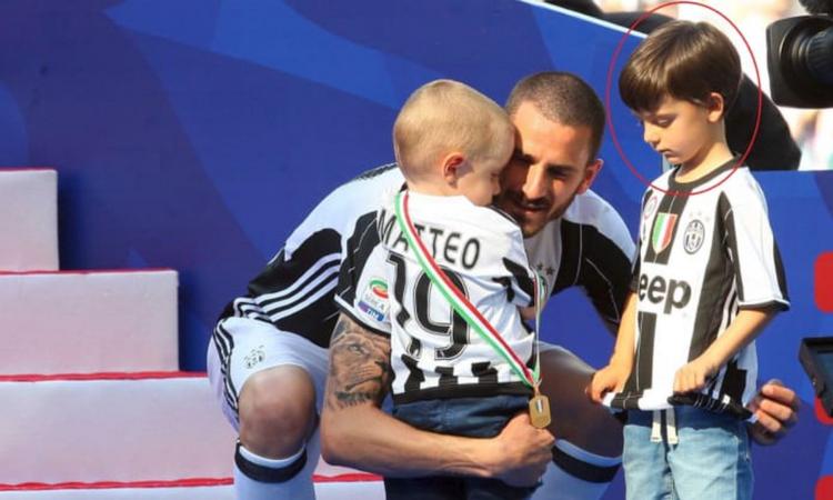 Il figlio di Bonucci sorride: finalmente incontra Belotti! FOTO