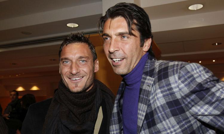 Dai messaggi con Pjanic, ai like a Buffon: il nuovo feeling tra Totti e la Juve