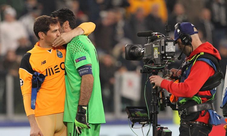 Casillas a Buffon: 'Sei una leggenda, devi deliziarci ancora'