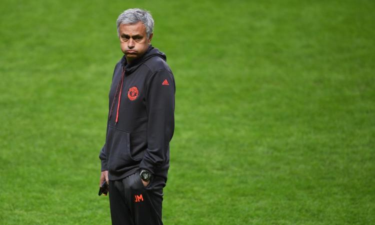 Manchester United: Mourinho ha solo un modo per evitare l'esonero
