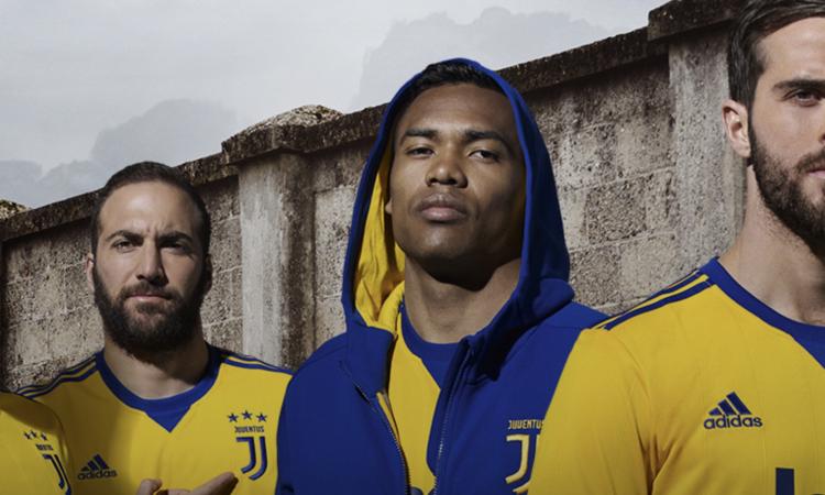 Alex Sandro presenta la nuova maglia. Pogba insegna: non illudiamo i tifosi