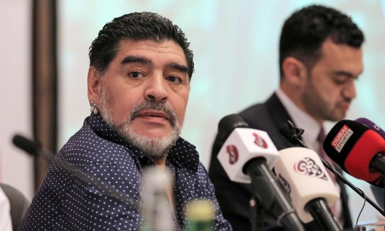 Maradona senza freni: 'Dani Alves è un co...one, poverino'