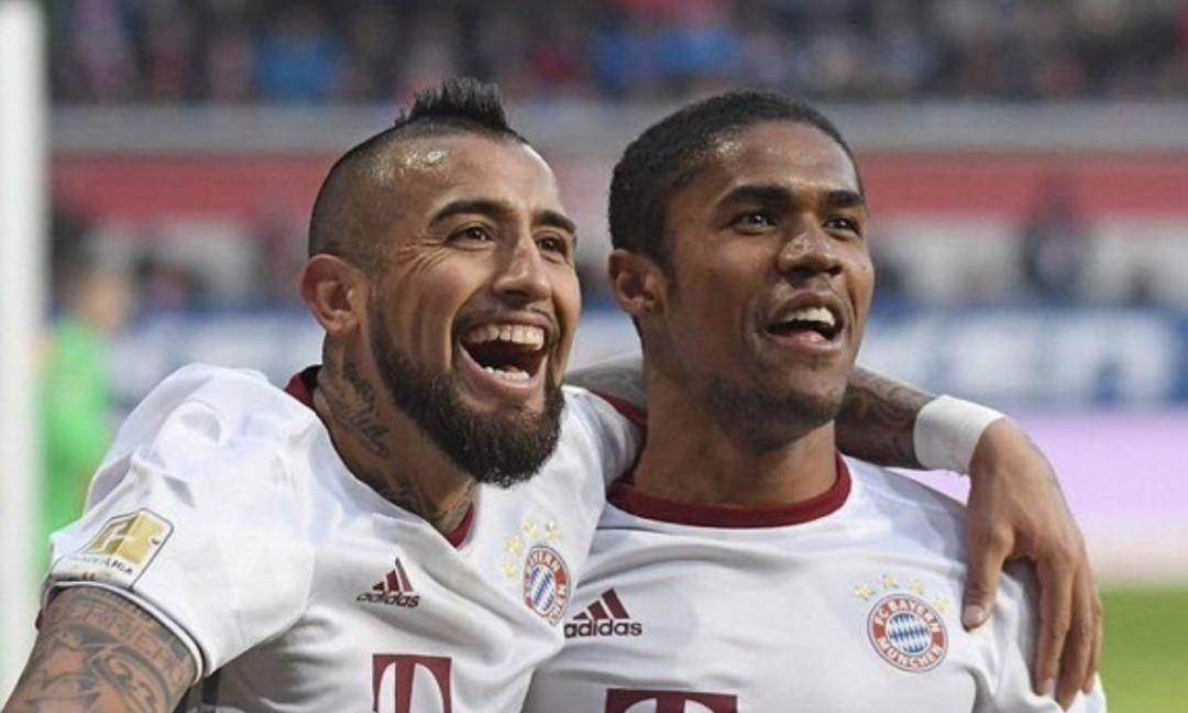 Douglas Costa, sì alla Juve grazie a Vidal. Intanto il Bayern...