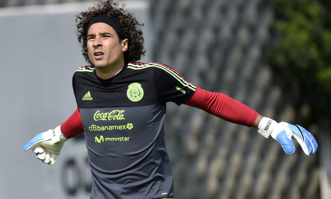 Napoli, ds Standard ironizza: 'Ochoa? Anche noi vorremmo Mertens in prestito...'
