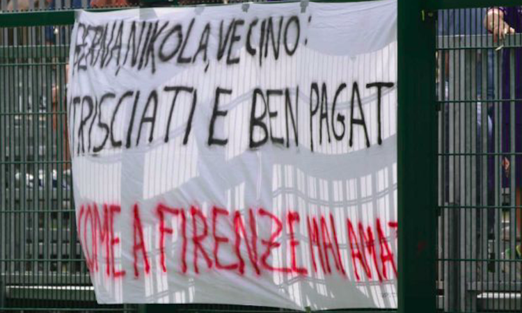 Fiorentina, striscione contro Bernardeschi e co.: 'Ben pagati ma...'