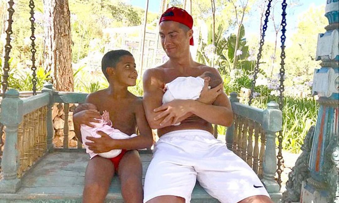 A cena con Ronaldo e Cristiano jr: dal terrazzo, Torino è mozzafiato FOTO