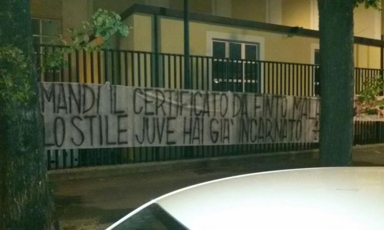Fiorentina, altro striscione contro Bernardeschi: 'Hai già incarnato lo stile Juve'