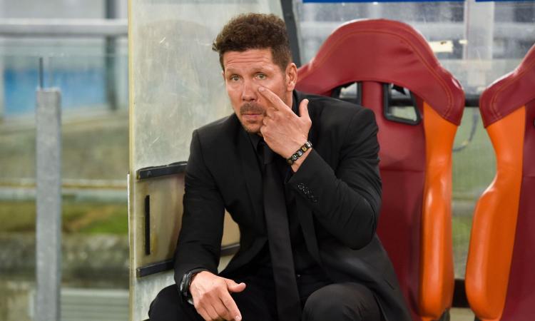 Atletico Madrid atterrato in ritardo: ecco quando parlerà Simeone FOTO