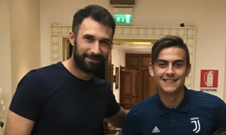 Vucinic, che sorpresa! Visita al ritiro della Juve a Milano FOTO