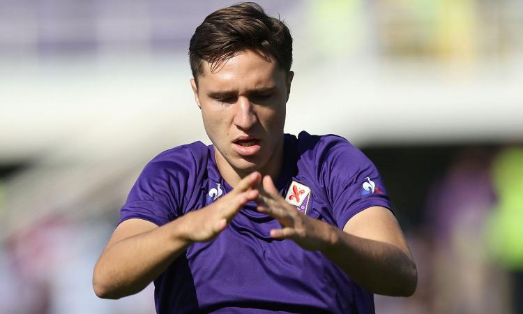 Chiesa, rompe con la Fiorentina per la Juve: non segue i compagni, interviene la società