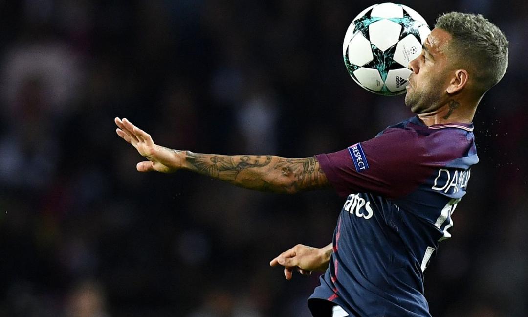 Real Madrid-Psg: Dani Alves ricoperto di fischi!