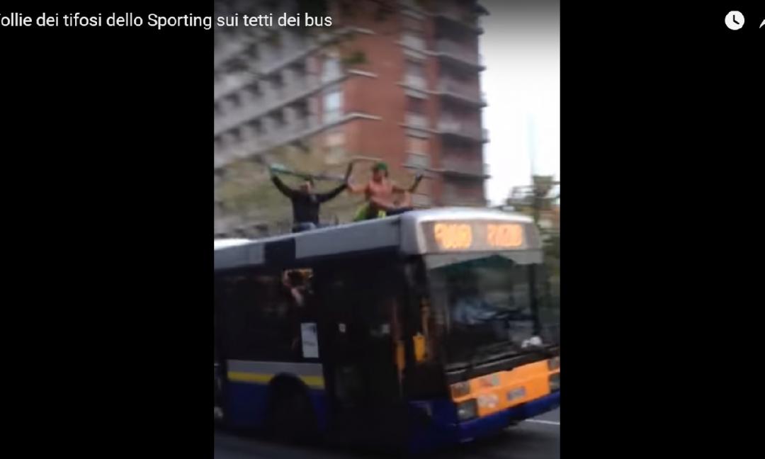 Follia prima di Juve-Sporting: tifosi portoghesi sul tetto del bus VIDEO