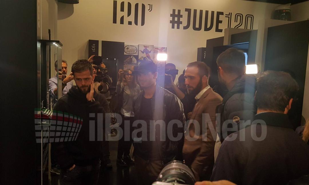 Agnelli, Allegri e i giocatori alla mostra dello Juve Museum FOTO e VIDEO