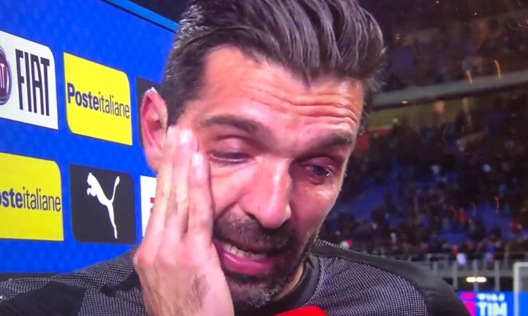 Buffon in lacrime: 'Ringrazio tutti per questi anni. Barzagli, Chiellini e De Rossi smettono'