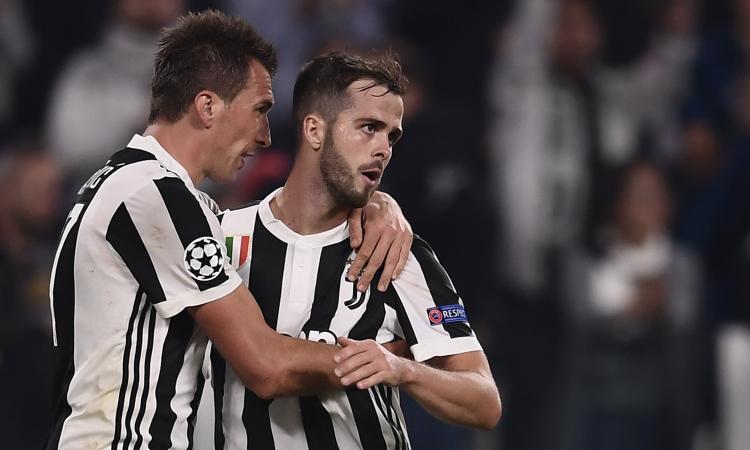 Juventus, Mandzukic scrive a Pjanic: 'Rendimi la maglia' FOTO