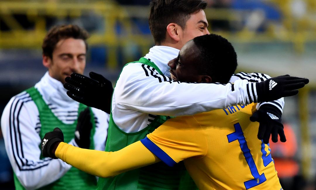 Matuidi abbraccia Dybala, Alex Sandro a valanga: le foto più belle di Bologna-Juve