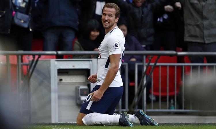 Il Tottenham scalda Torino: striscioni per Kane e... che cori! FOTO e VIDEO
