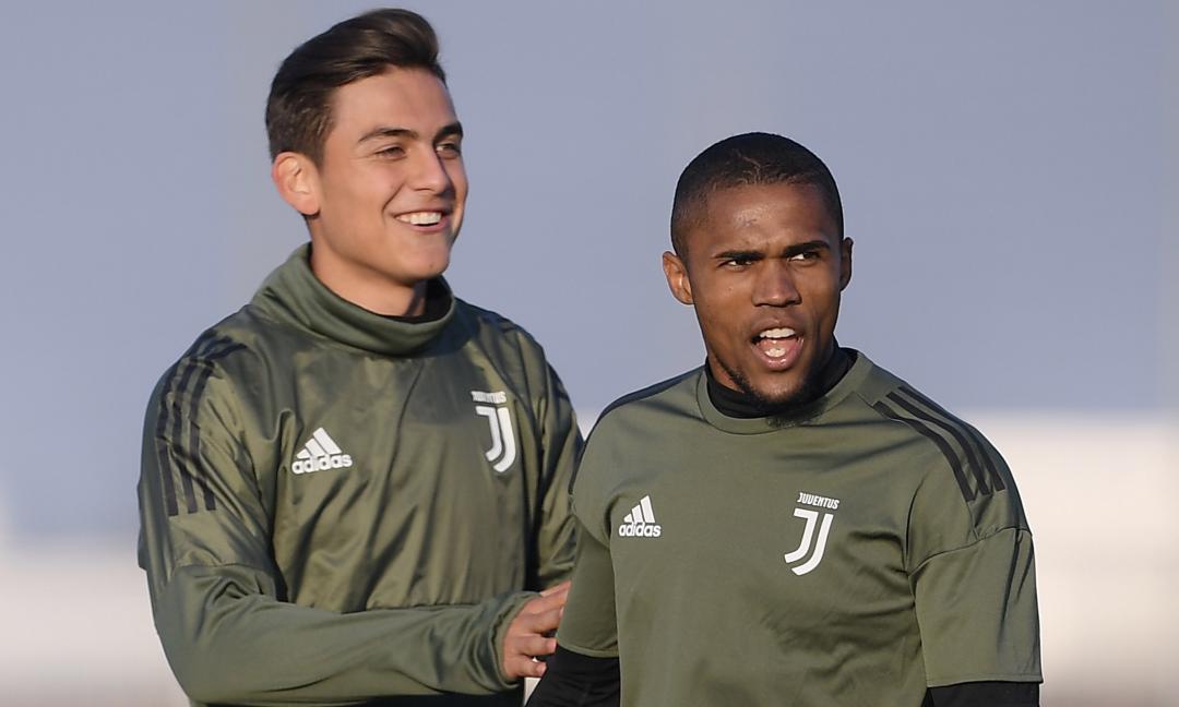 Dybala dribbla Douglas e lo prende in giro: 'Ma dove sei finito?' FOTO