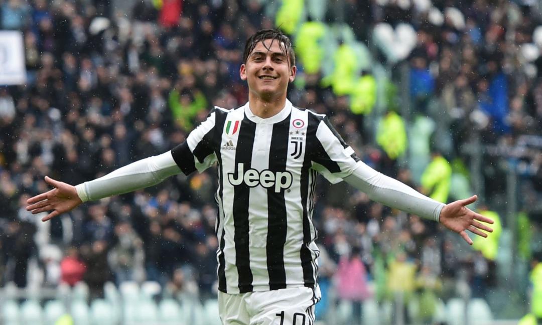 Dybala con la sciarpa del Manchester United? E'... un sosia! FOTO