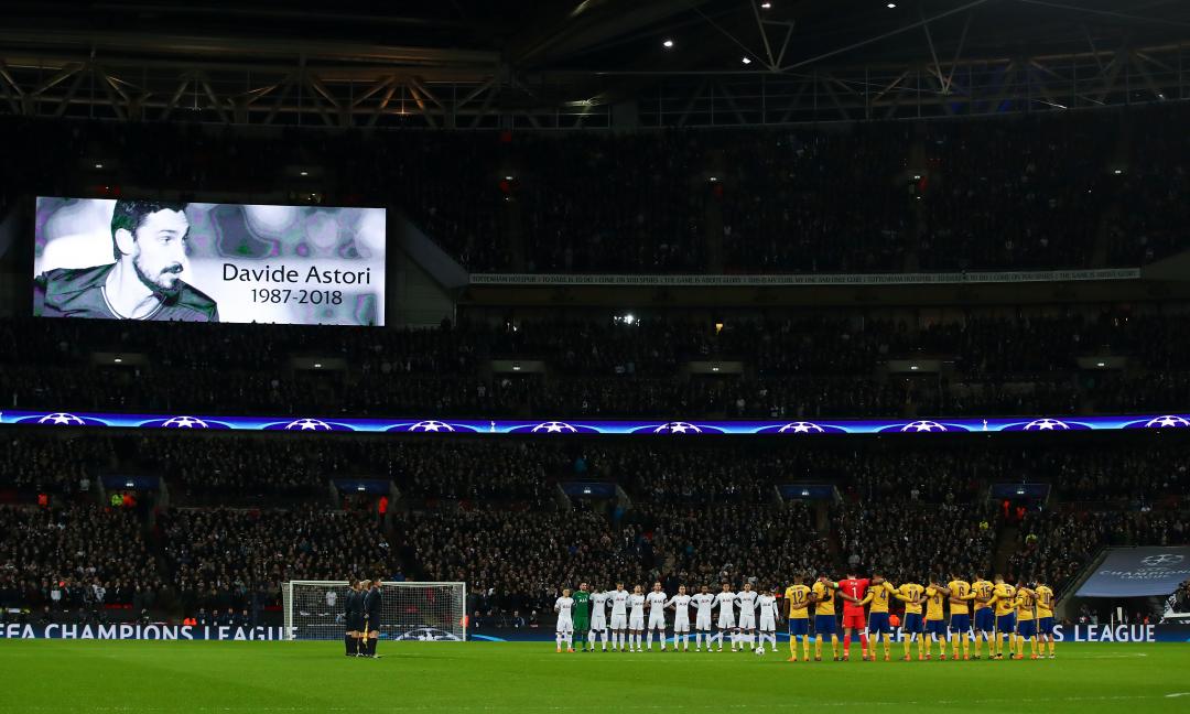 Il commovente silenzio di Wembley per ricordare Astori