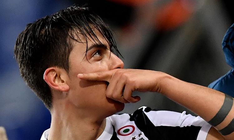 Dybala, che FOTO sulla rivista patinata! Matuidi: 'Mamma mia'