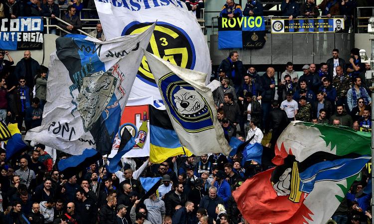 San Siro trema, i tifosi dell'Inter cantano: 'Tornerete in B'