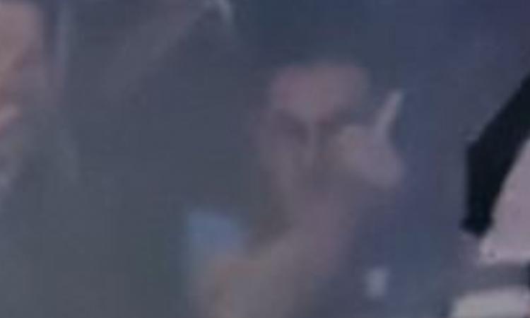 Vergogna Sarri: dito medio ai tifosi della Juve! FOTO e VIDEO