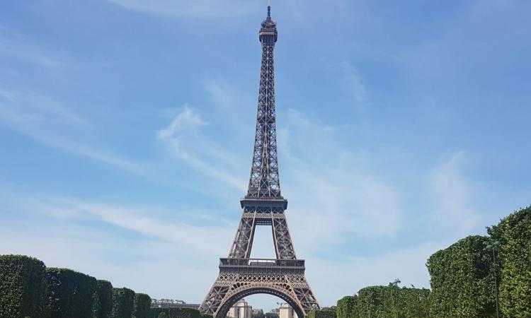 Incredibile a Parigi: non fanno entrare i tifosi in maglia Juve! 