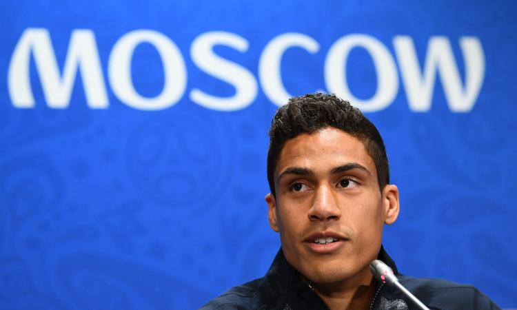 Infortunio per Varane all'esordio col Como: le condizioni del difensore, salta la Juventus?