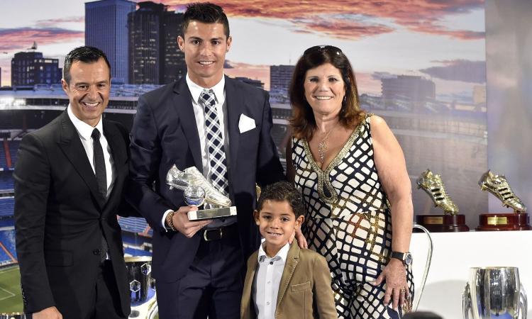 Dopo Ronaldo, anche la madre con... la maglia della Juve! FOTO